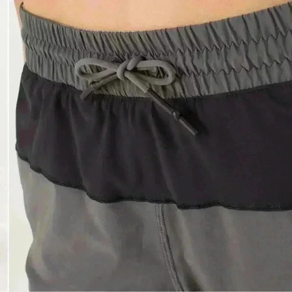 Lululemon Track To Reality Pant
Soot Light / Black / Slalom Stripe Angel Wing - Picture 4 of 16